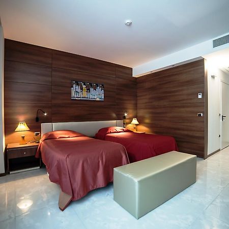 Family Center Hotel อาตาเนลูกานา ภายนอก รูปภาพ
