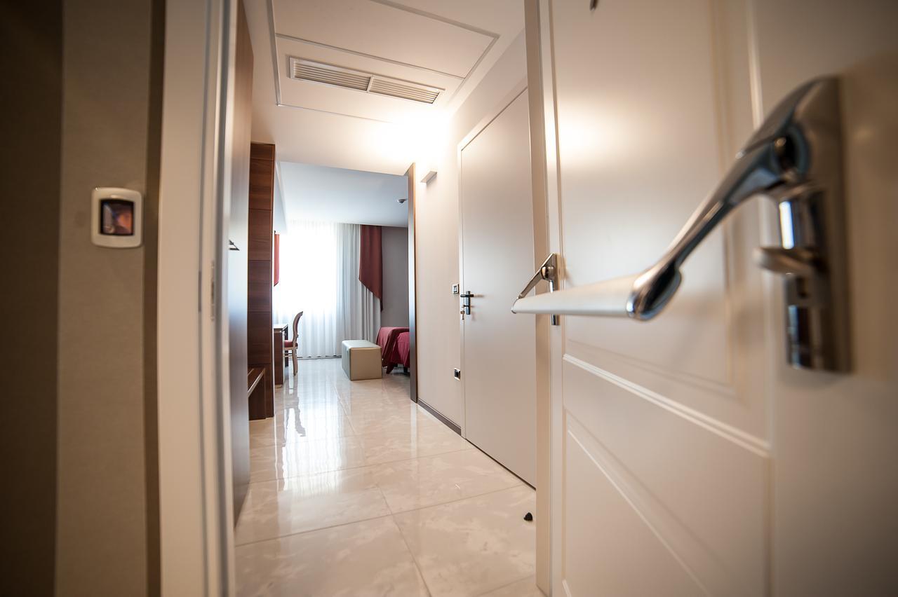 Family Center Hotel อาตาเนลูกานา ภายนอก รูปภาพ
