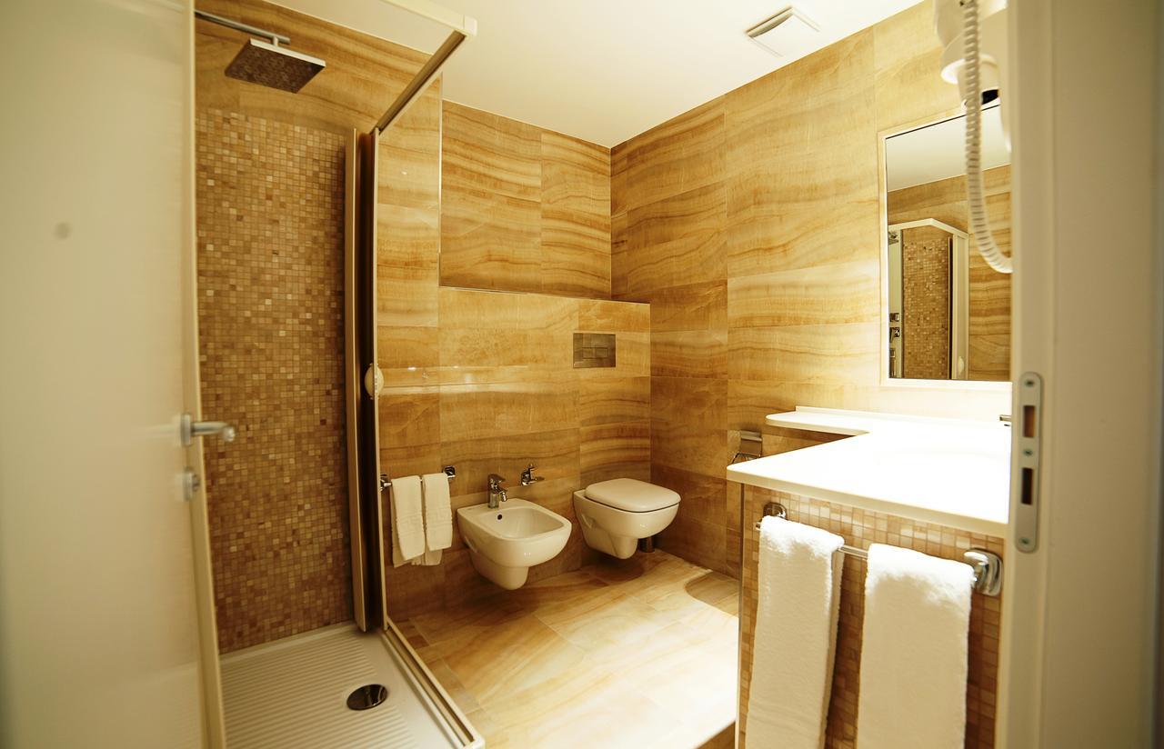 Family Center Hotel อาตาเนลูกานา ภายนอก รูปภาพ