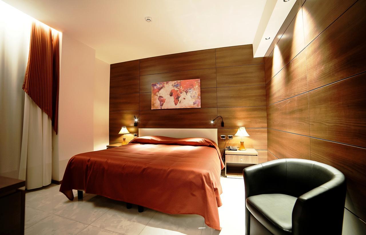 Family Center Hotel อาตาเนลูกานา ภายนอก รูปภาพ