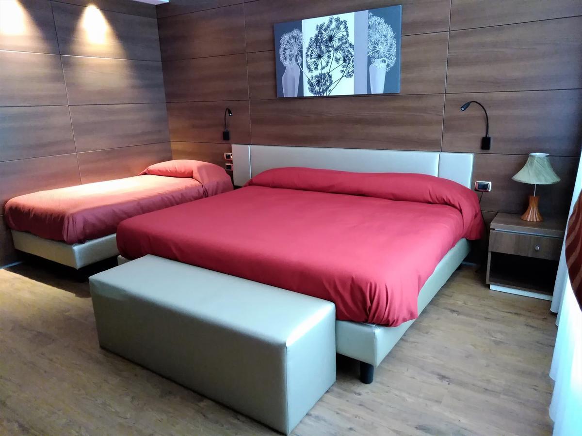 Family Center Hotel อาตาเนลูกานา ภายนอก รูปภาพ